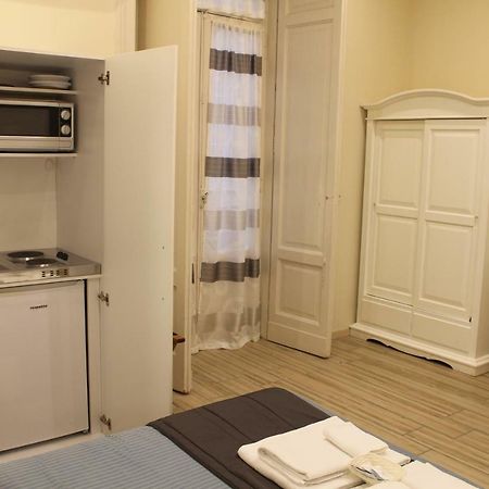 Da Polly A Piazza Amedeo Bed & Breakfast Naples Luaran gambar