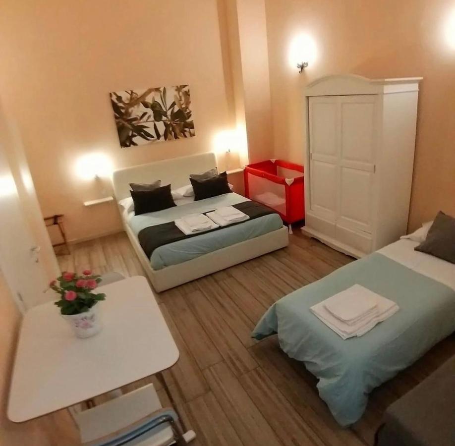 Da Polly A Piazza Amedeo Bed & Breakfast Naples Luaran gambar