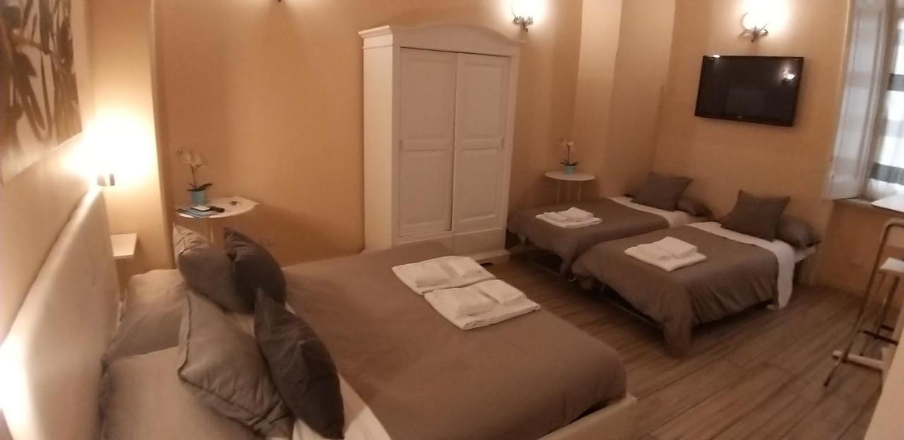 Da Polly A Piazza Amedeo Bed & Breakfast Naples Luaran gambar