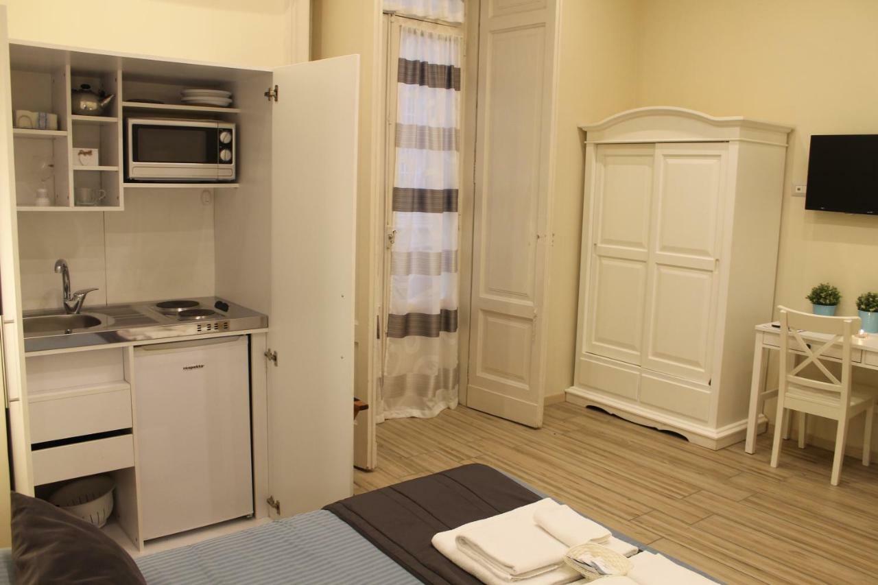 Da Polly A Piazza Amedeo Bed & Breakfast Naples Luaran gambar