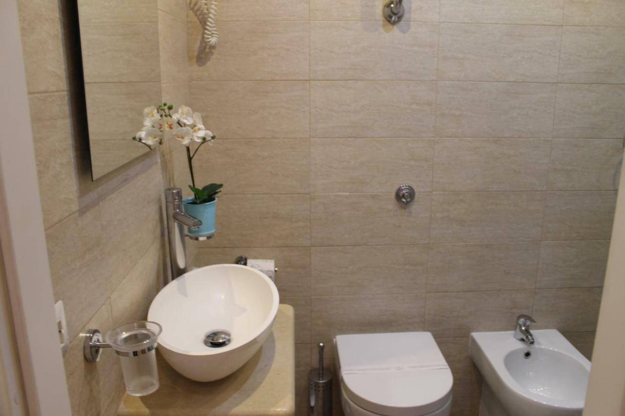 Da Polly A Piazza Amedeo Bed & Breakfast Naples Luaran gambar