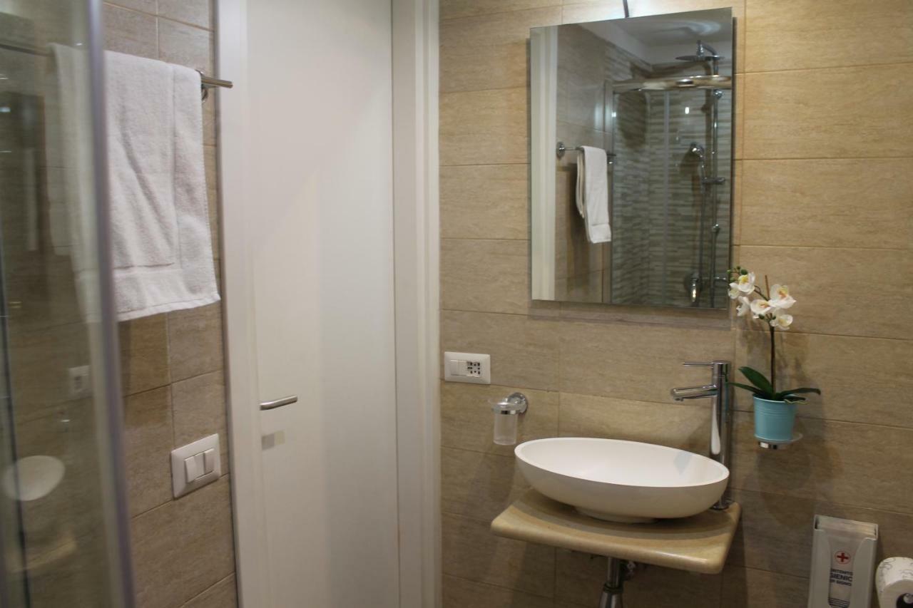 Da Polly A Piazza Amedeo Bed & Breakfast Naples Luaran gambar