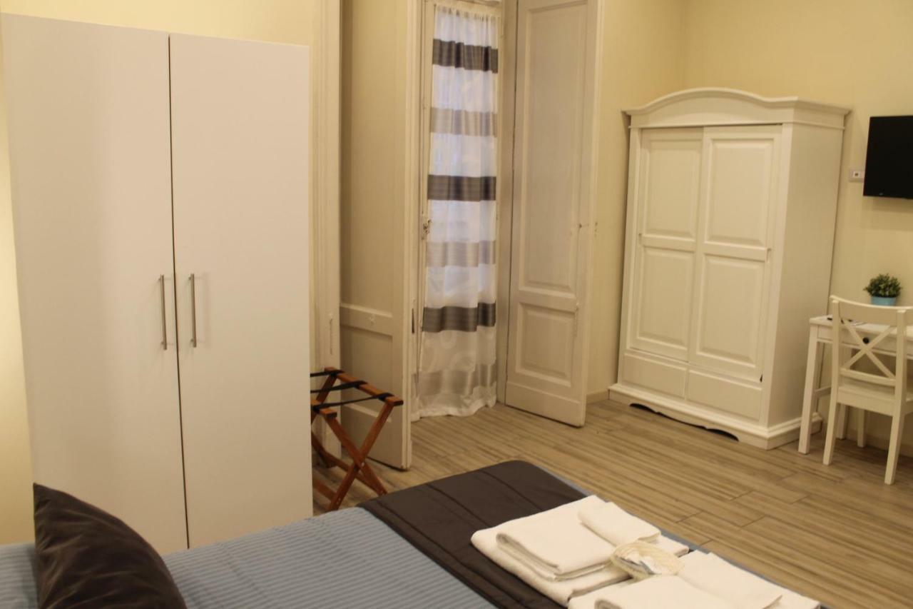 Da Polly A Piazza Amedeo Bed & Breakfast Naples Luaran gambar